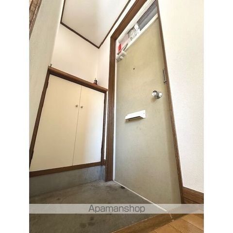 鈴真ハイツB棟の玄関写真