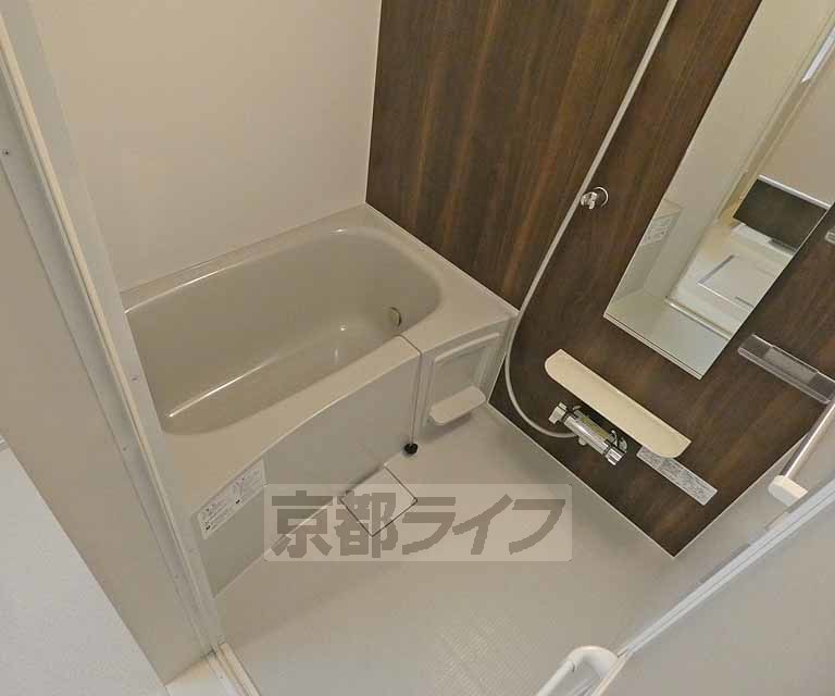 バス・シャワールーム　ゆったりとした浴室です。