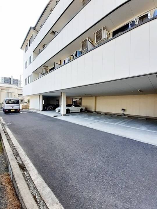 駐車場　駐車場