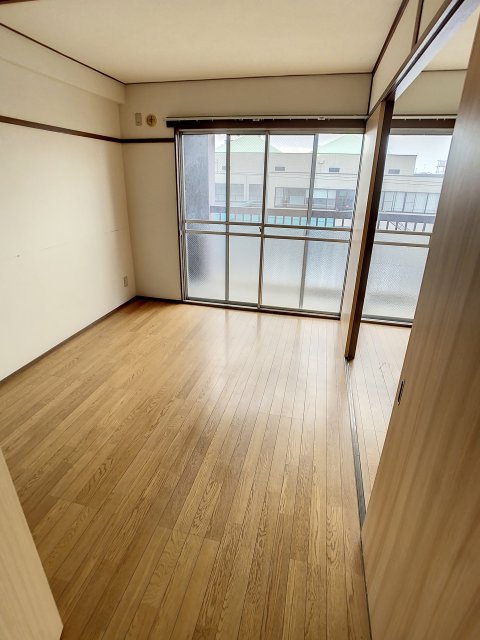 居室・リビング　掲載写真は同型モデルを掲載しており実際のお部屋と仕様等が異な