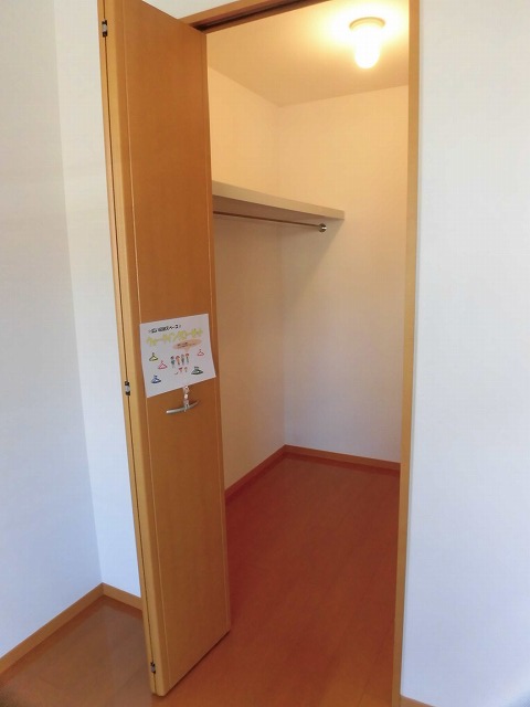 収納　北側洋室のウォークインクローゼット