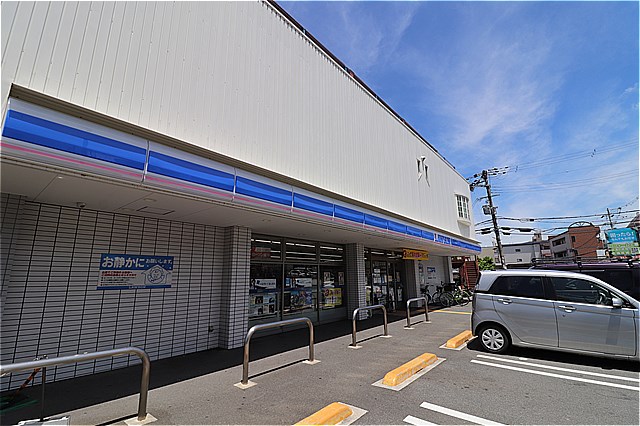 コンビニ　ローソン東大阪西石切町三丁目店（コンビニ）まで230m