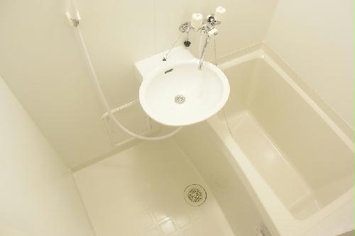 バス・シャワールーム　浴室乾燥機付きなので雨が降っても安心♪