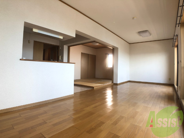 居室・リビング　１４．６帖のＬＤＫです。広々として、きれいですね。