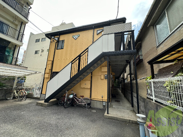 神戸市兵庫区下三条町のアパートの建物外観
