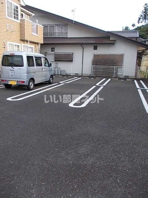 クラージョ　ドーモの駐車場