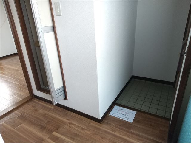 【和歌山市納定のマンションの玄関】