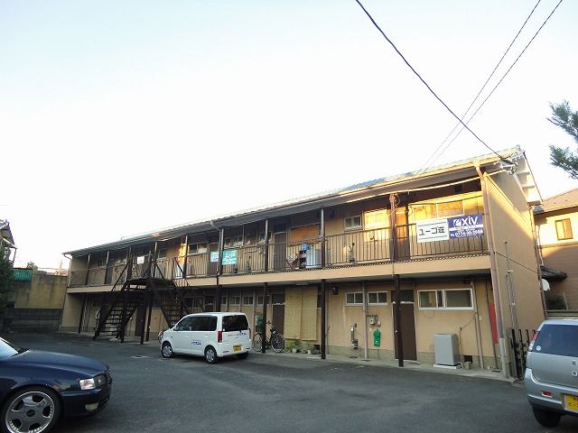 京都市伏見区久我東町のアパートの建物外観