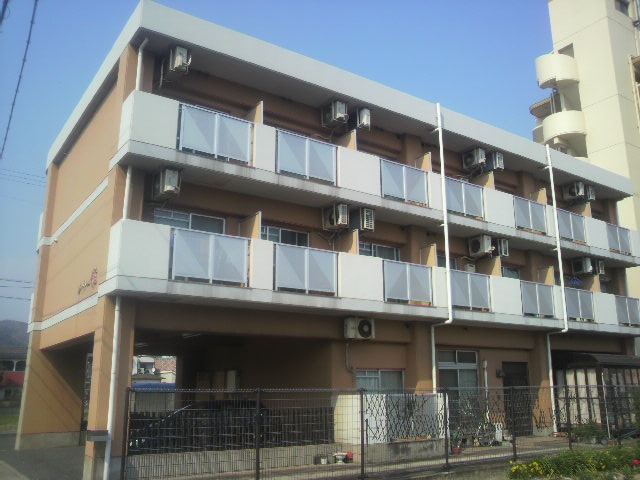 姫路市広畑区小松町のマンションの建物外観