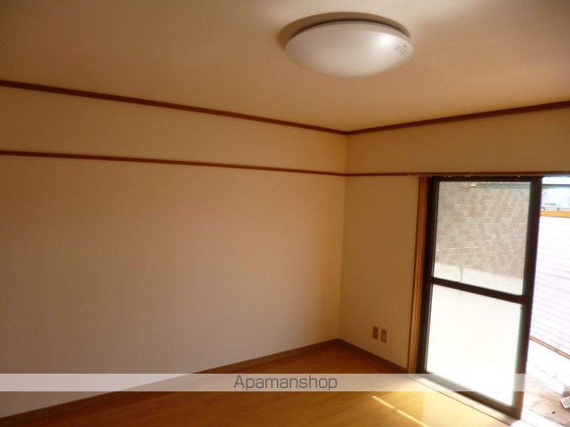 新川マンションの居間写真