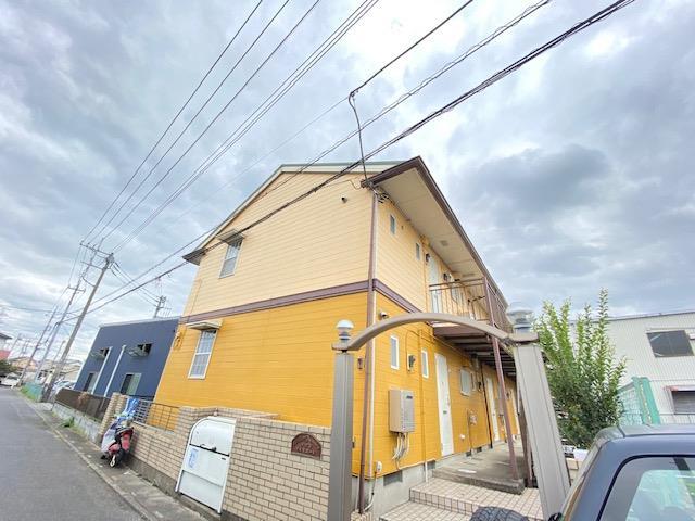 加須市鳩山町のアパートの建物外観