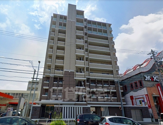 名古屋市昭和区広路通のマンションの建物外観