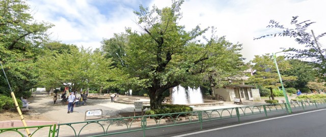 【世田谷区経堂のアパートの公園】