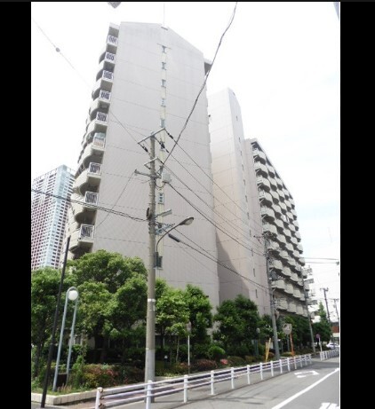 港区海岸のマンションの建物外観