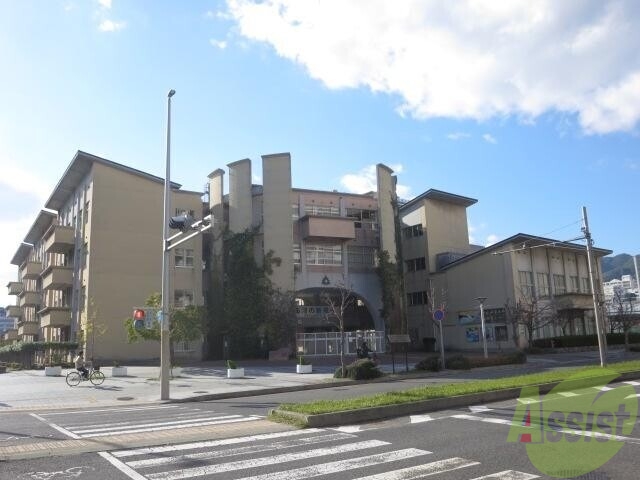 【神戸市灘区岩屋中町のマンションの中学校】