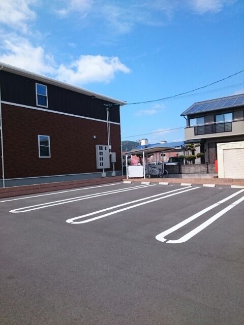 【いちき串木野市西塩田町のアパートの駐車場】