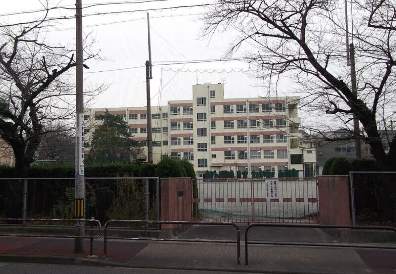 【名古屋市瑞穂区春山町のマンションの小学校】