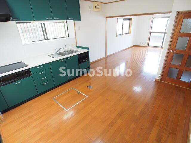 居室・リビング　こちらのリビングで趣味の時間をお楽しみください