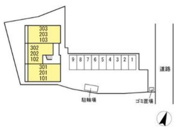 【横浜市旭区川井本町のアパートの居室・リビング】