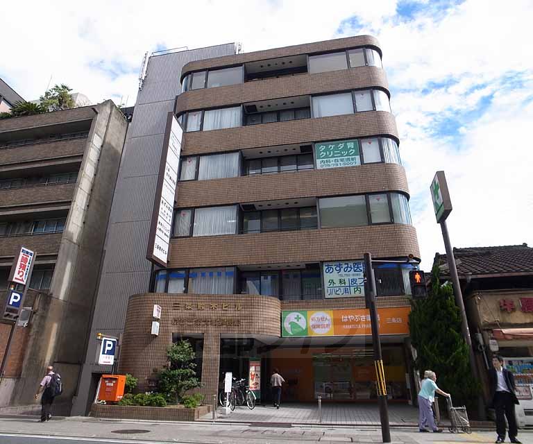 【京都市東山区三吉町のマンションの郵便局】