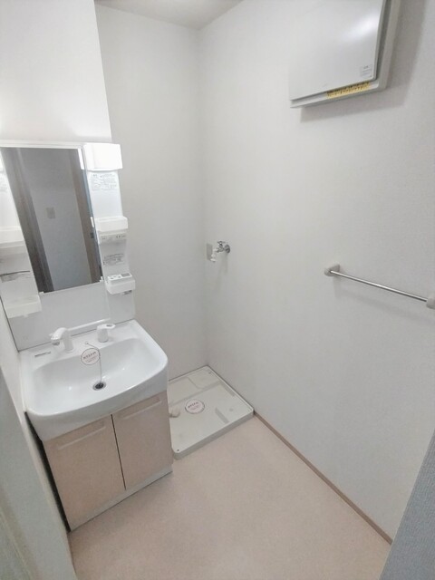 洗面設備　★★洗面所には身支度に便利な洗面化粧台があります♪★★