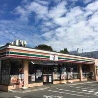 コンビニ　セブンイレブン東札幌5条4丁目店（コンビニ）まで402m