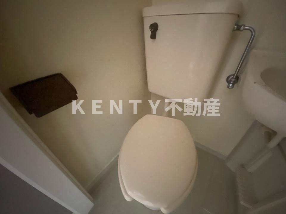 トイレ　落ち着いた色調のトイレです