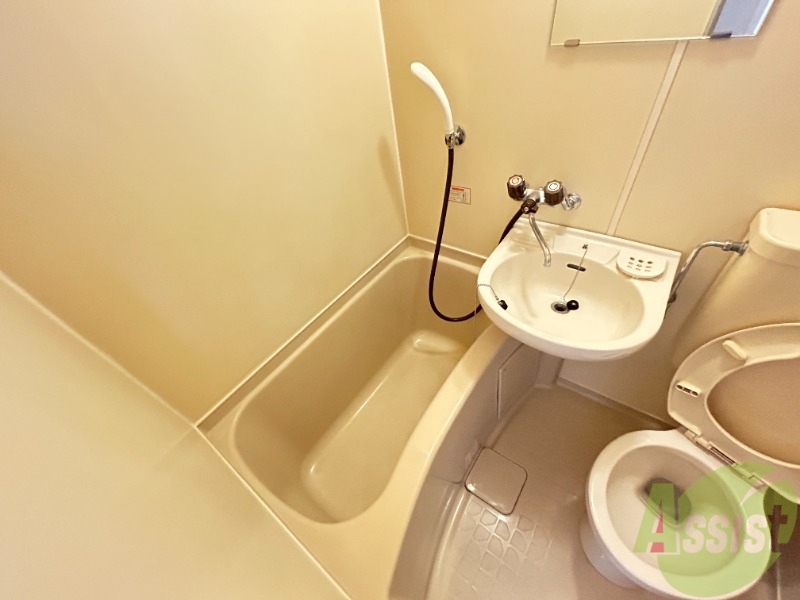 バス・シャワールーム　お風呂も洗面台もトイレも全部シャワーで洗えてお掃除が簡単です