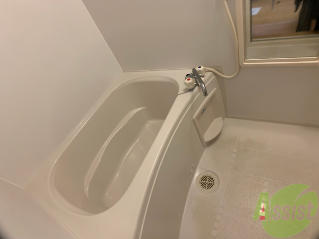 バス・シャワールーム　浴槽があるので、疲れた時はゆっくりと湯船につかりましょう。