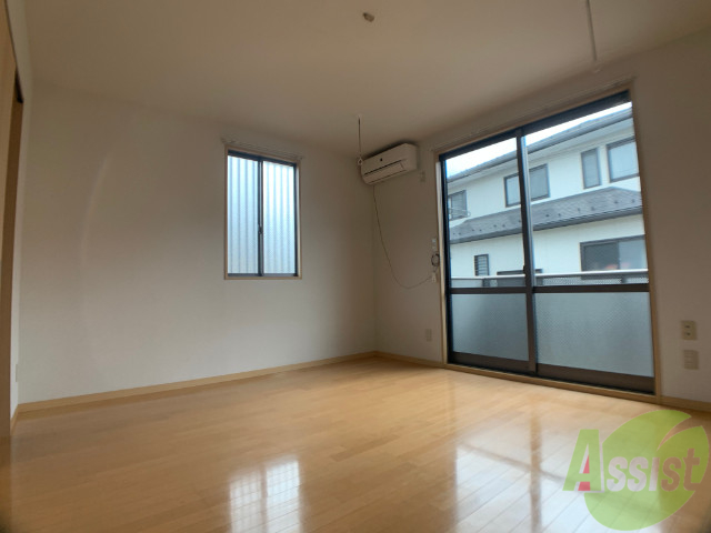 居室・リビング　明るい光が差し込む素敵なお部屋ですね～。