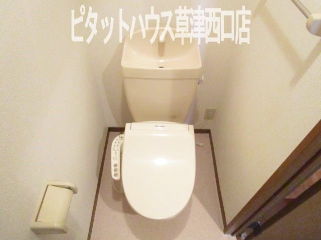 トイレ　※同アパートの別室の写真です。