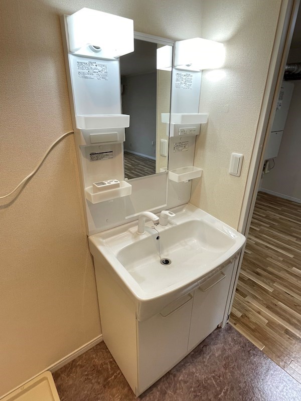 洗面設備　シャワー付き洗面台