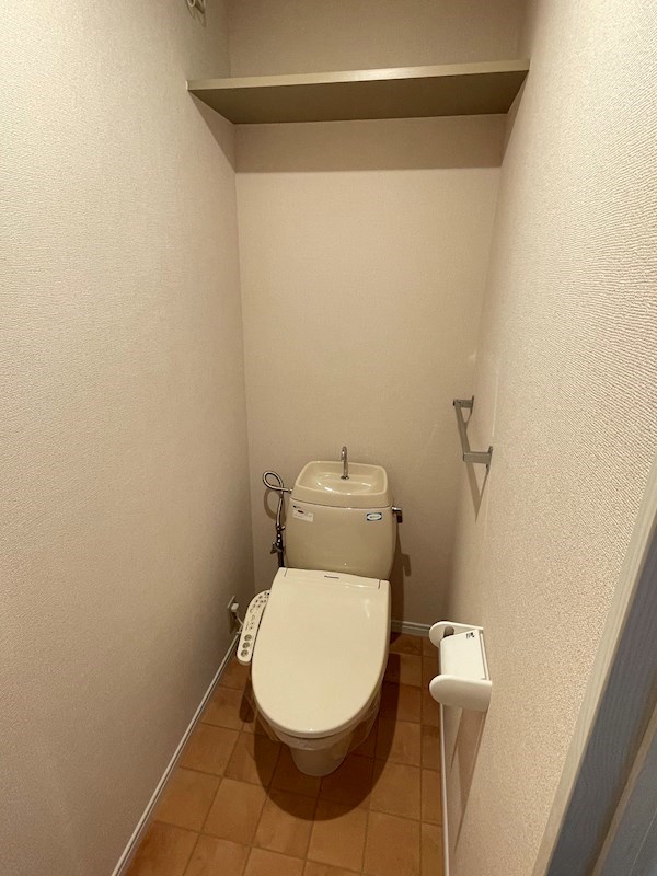 トイレ　温水洗浄便座付きトイレ