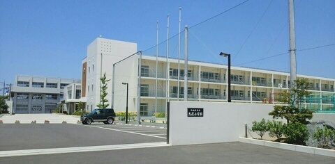 小学校　志度小学校さん（小学校）まで880m