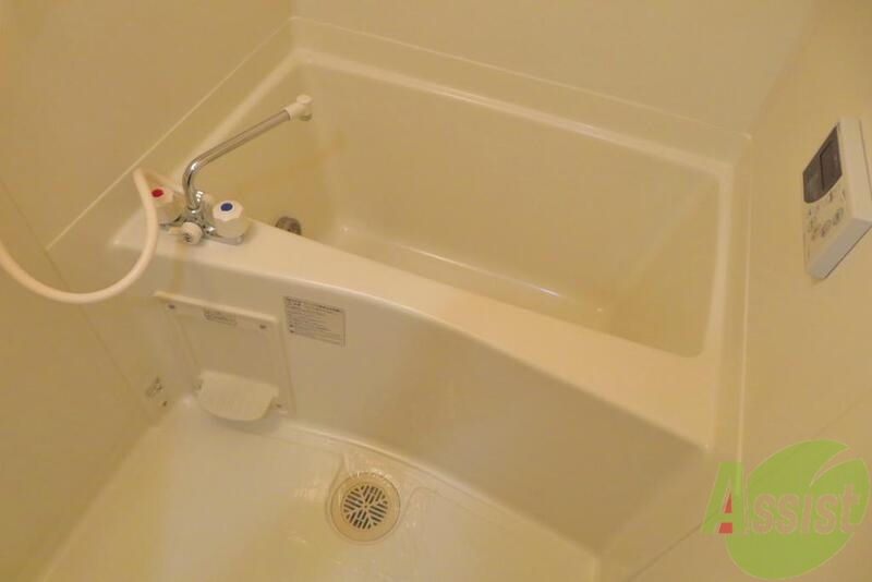 バス・シャワールーム　追い炊き付きの浴室です。浴室乾燥機付きなので洗濯も楽です。