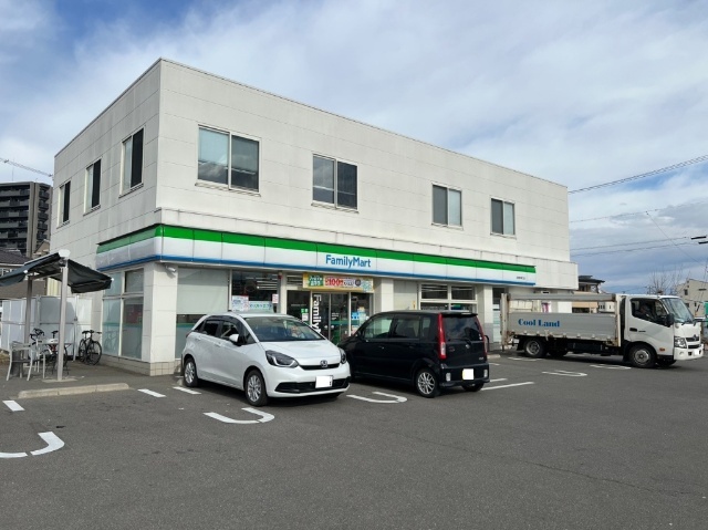 コンビニ　ファミリーマート　長野駅東口店（コンビニ）まで600m