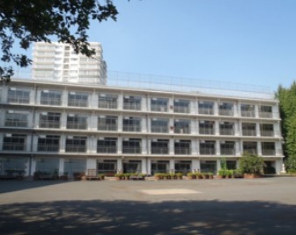 中学校　私立慶應義塾中等部（中学校）まで938m