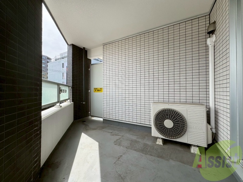 バルコニー　バルコニーは幅があり、広い印象を受けました。