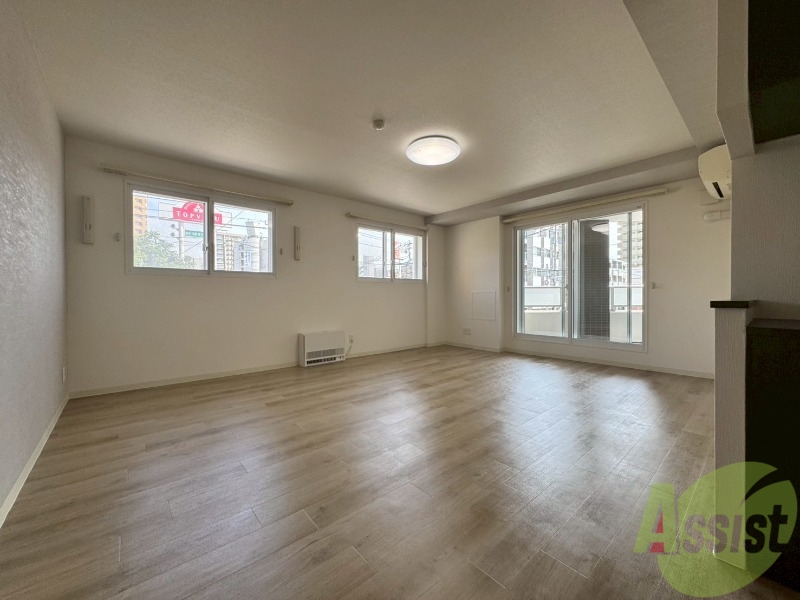 居室・リビング　広々としたリビングですね。使い勝手がよさそうですね！