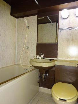 プラットホーム川端通り　バス・シャワールーム　バス