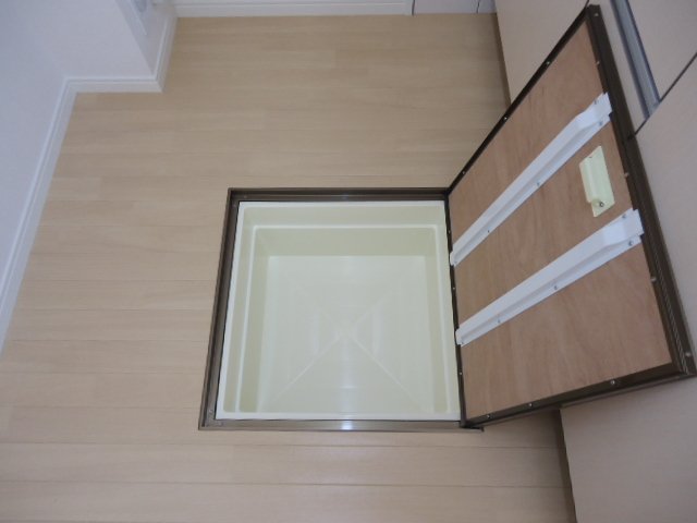 収納　床下収納