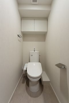 トイレ　温水洗浄便座です