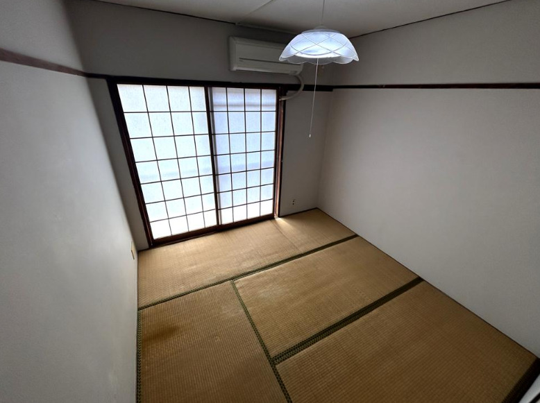 西大寺住宅6号棟の居間写真