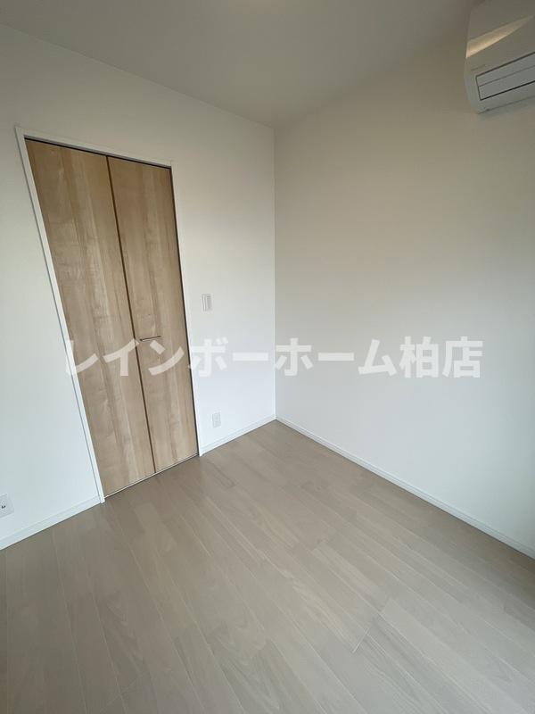 その他部屋・スペース　開放的な寝室です