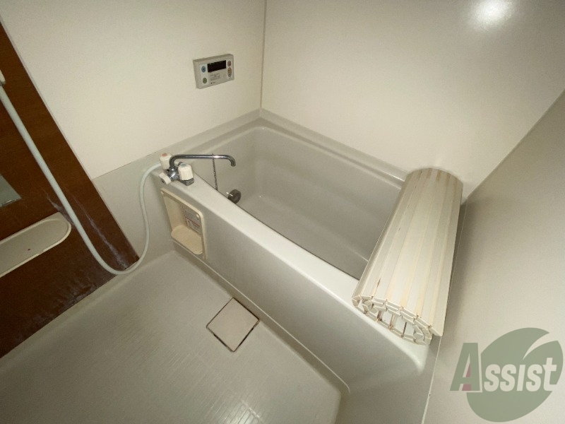 バス・シャワールーム　浴室は狭すぎず、シャワーも浴びやすそうです。