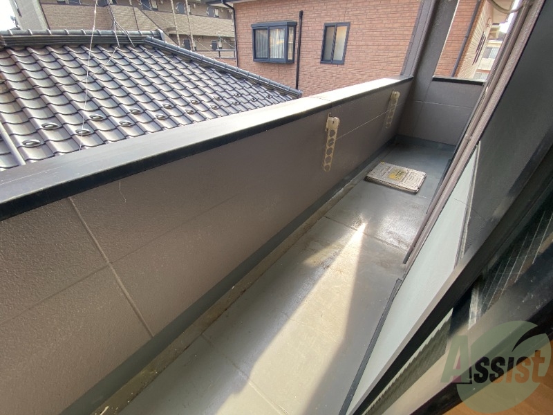 バルコニー　バルコニーは南向きです。暖かい日差しが望めそうですね。