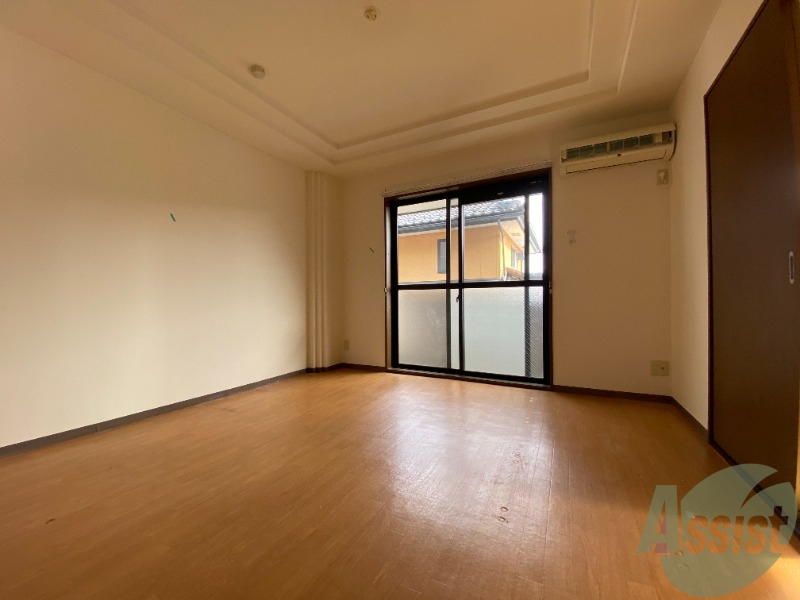 居室・リビング　１２．５帖のＬＤＫです。広々としてきれいですね。