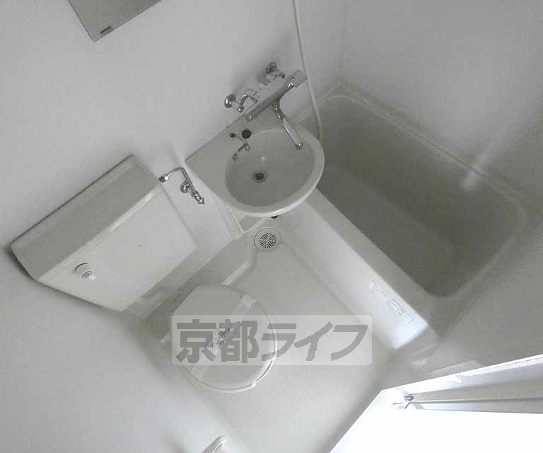 バス・シャワールーム　バスルームです。