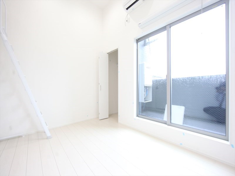 居室・リビング　洋室5.4帖　ロフト4.8帖（収納にも寝室にも使えます）