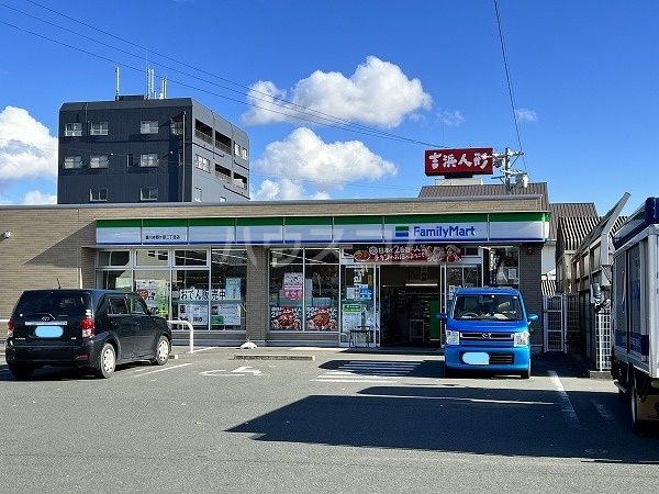 コンビニ　ファミリーマート 豊川本野ケ原二丁目店（コンビニ）まで728m